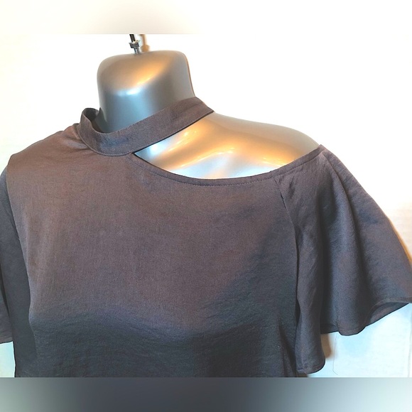 Express Off 1 Shoulder Blouse - Picture 2 of 7